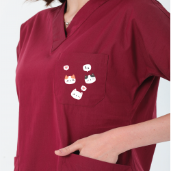 2026 Özel Tasarım Forma Koleksiyonu Bordo Kedi Likralı Flex Kumaş Scrubs Takım 2026 Özel Tasarım Forma Koleksiyonu Bordo Kedi Likralı Flex Kumaş Scrubs Takım