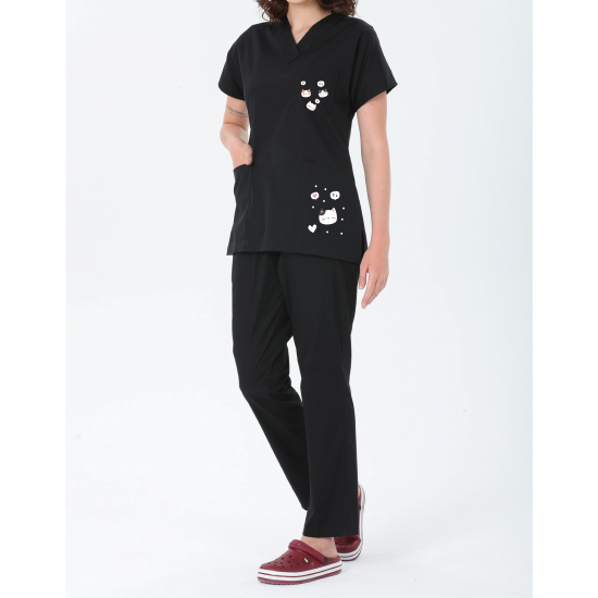 2024 Özel Tasarım Forma Koleksiyonu Siyah Kedi Likralı Flex Kumaş Scrubs Takım 2024 Özel Tasarım Forma Koleksiyonu Siyah Kedi Likralı Flex Kumaş Scrubs Takım